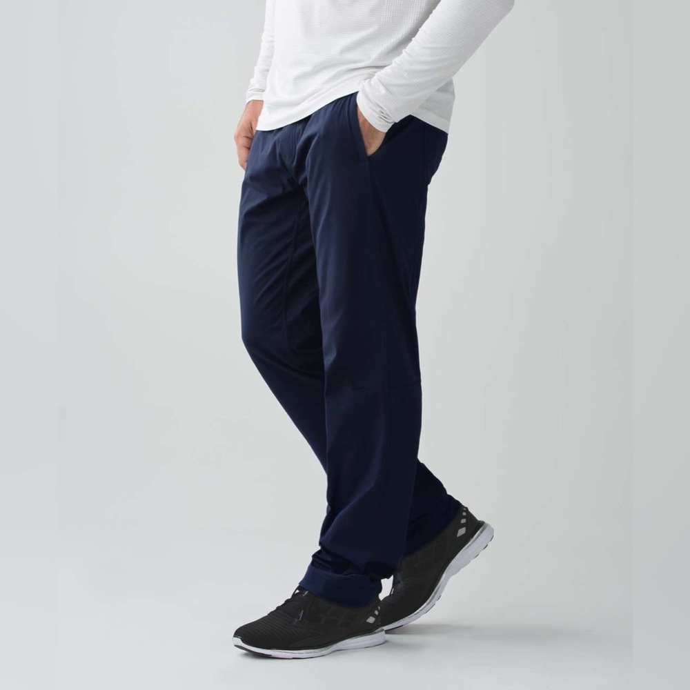 Lululemon Athletica Seawall Track Pant 2.0 Mens size Medium in Deep Navy / Black